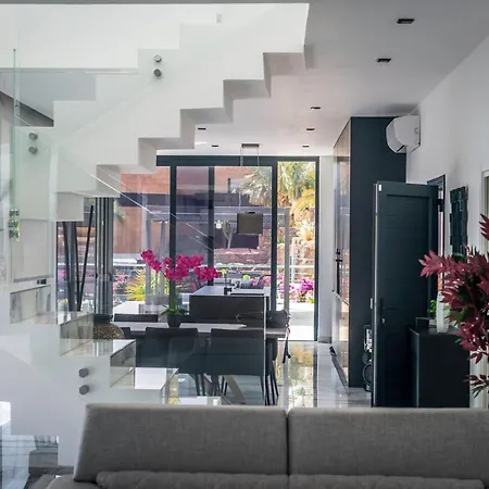 Blue Horizon By Monte Leon 马斯帕洛马斯