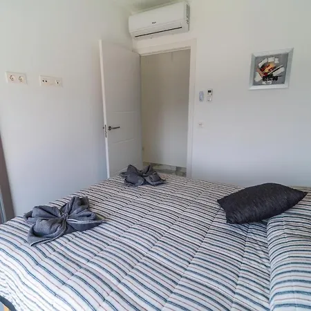 Blue Horizon By Monte Leon מספאלומס