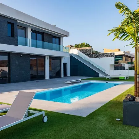 Villa Blue Horizon By Monte Leon *