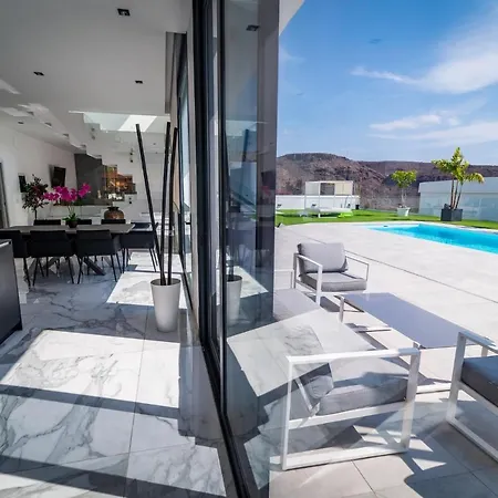 Villa Blue Horizon By Monte Leon