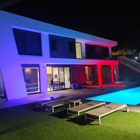 Villa Blue Horizon By Monte Leon *