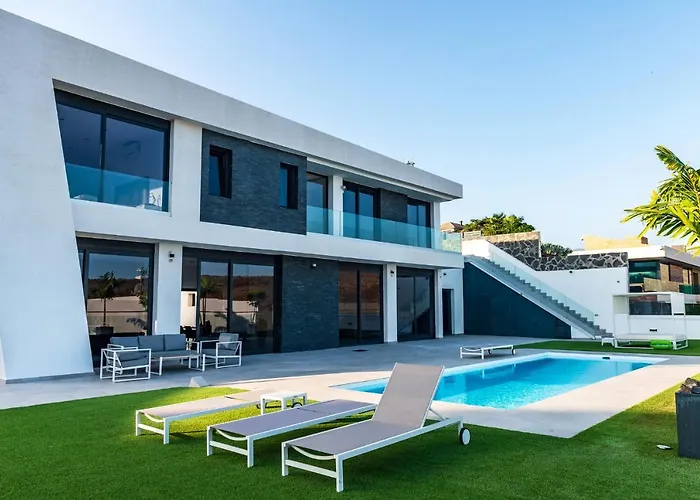 Villa Blue Horizon By Monte Leon *